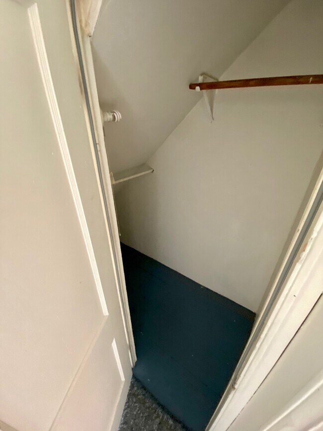 Building Photo - 823 West Ave S