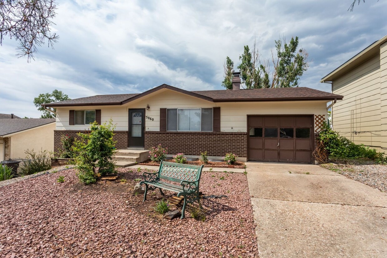 Foto principal - Stunning Ranch Style Home in East Colorado...