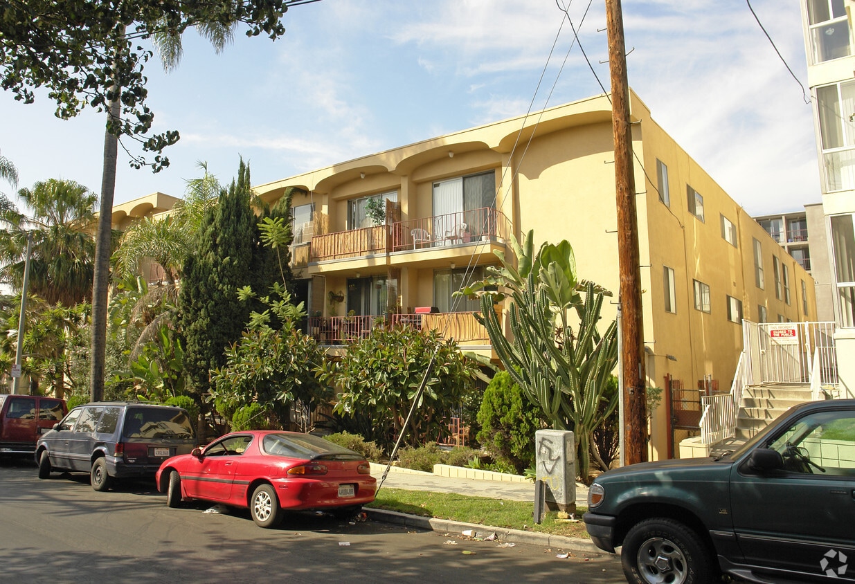 Park Plaza Apartments Los Angeles, CA