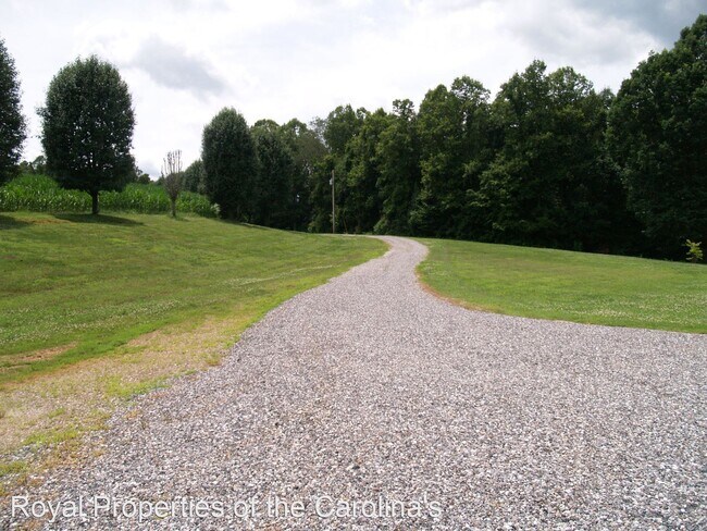 Foto del edificio - 4 br, 2.5 bath House - 636 Patterson Rd