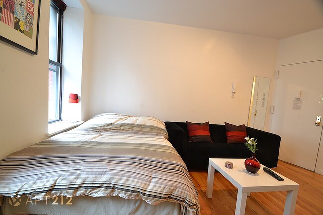 Foto del edificio - 426 E 77th St