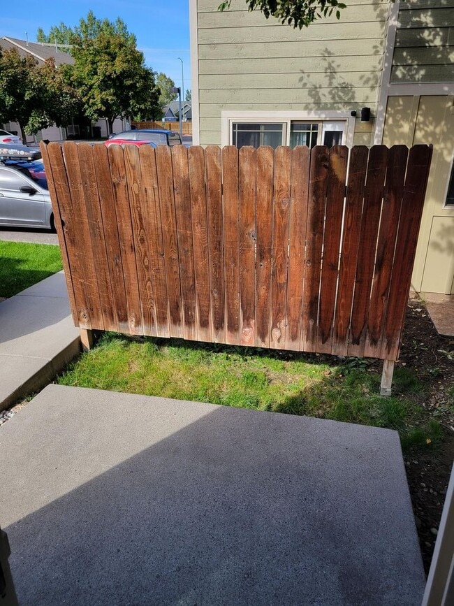 Building Photo - 3 Bedroom, 2.5 Bathroom Townhouse; Short Drive to MSU Campus