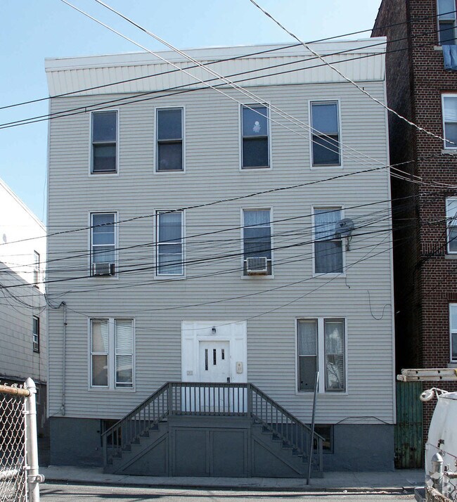 Building Photo - 60-62 Newkirk St
