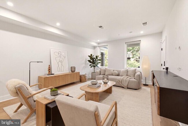 Foto del edificio - 320 Webster St NW
