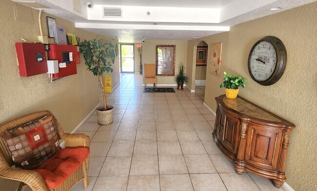 Foto del edificio - 2455 Lindell Blvd