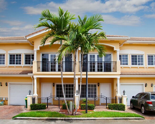 Royal Oaks Townhomes Townhomes for Rent Hollywood, FL