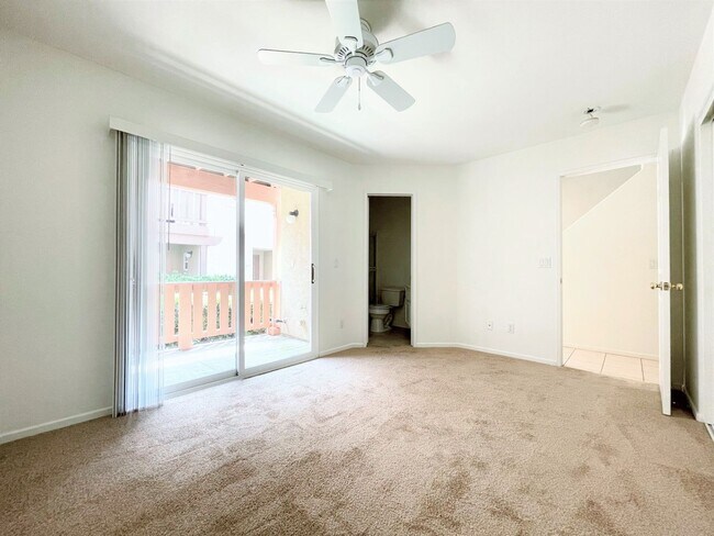 Building Photo - Beautiful Townhome in Rancho Carrillo!