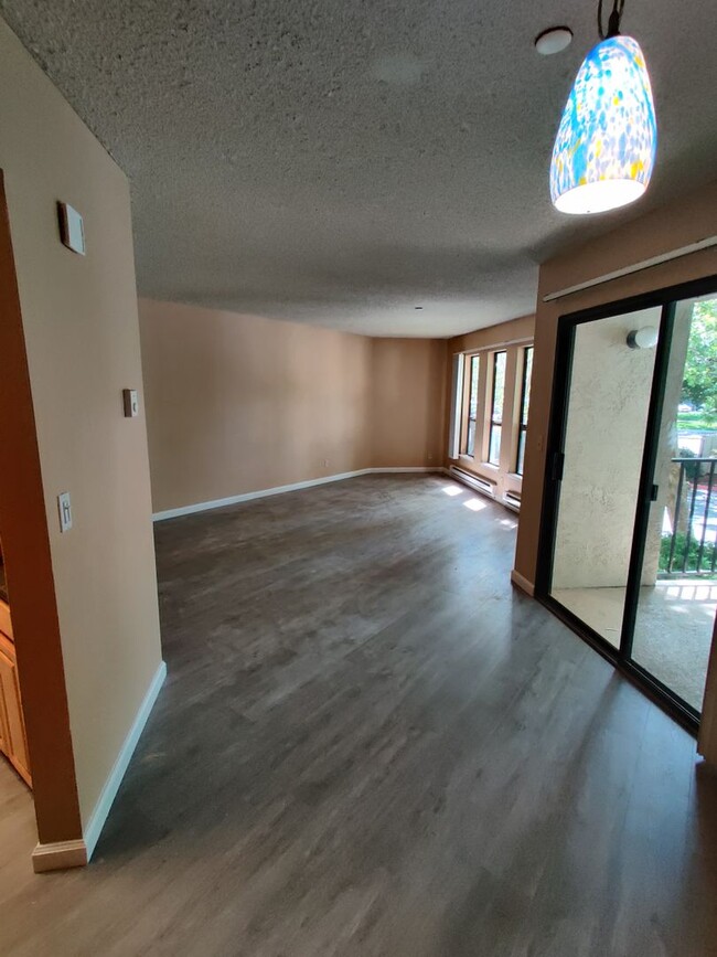 Building Photo - Beautiful  2 beds and 2 baths condon locat...