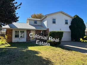 Building Photo - 2121 Castle Ct