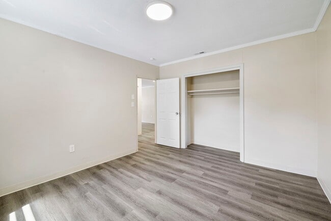 Dormitorio 2 - 609 Salem St