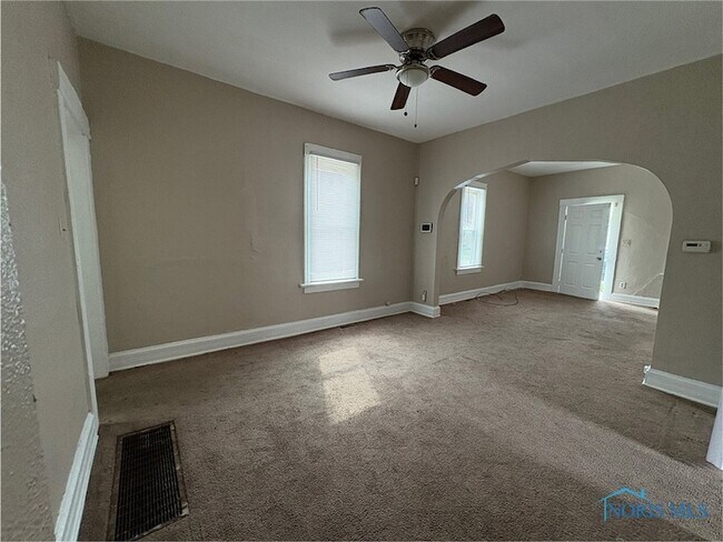 Foto del edificio - 1614 Pinewood Ave