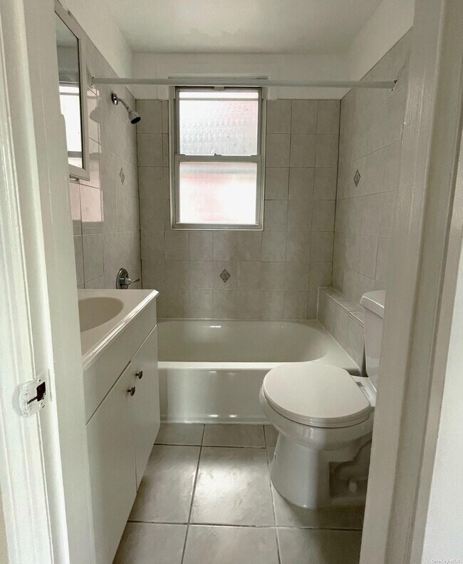 Foto del edificio - 145-33 Arlington Terrace