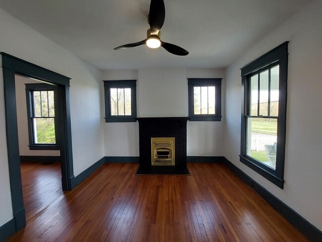 Building Photo - 203 Riverside Dr