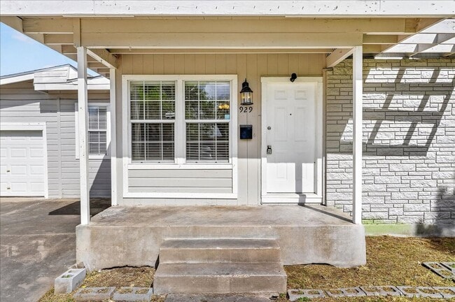 Building Photo - 929 Ashland Dr