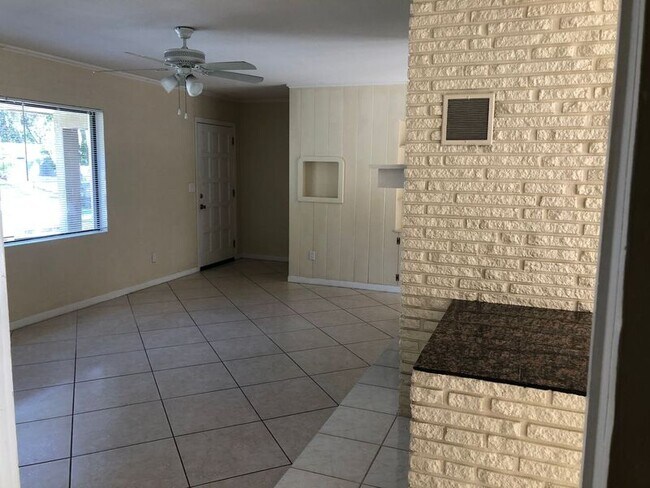 Foto del edificio - 1760 Bryan Ave