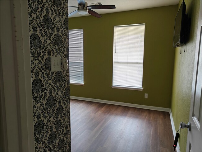 Foto del edificio - 7915 Moss Springs Ct