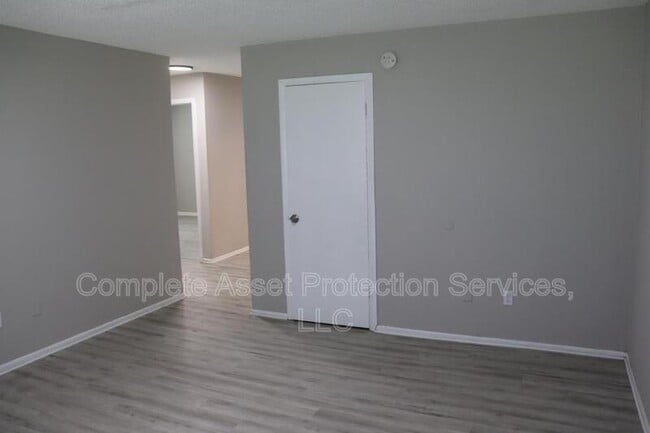 Foto del edificio - 5475 Aspen Ave