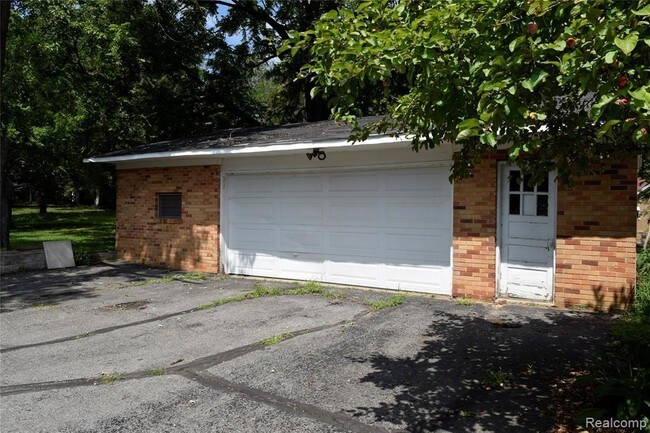 Building Photo - 1355 Airport Rd