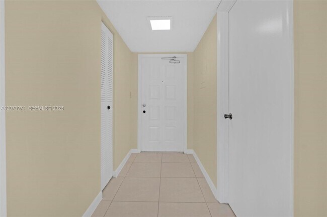 Foto del edificio - 15545 N Miami Lakeway