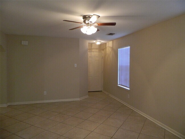 Foto del edificio - 7415 River Pines Dr