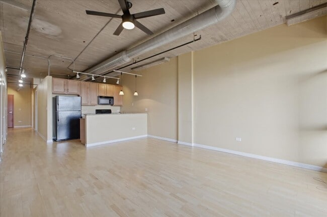 Building Photo - 1550 S Blue Island Ave