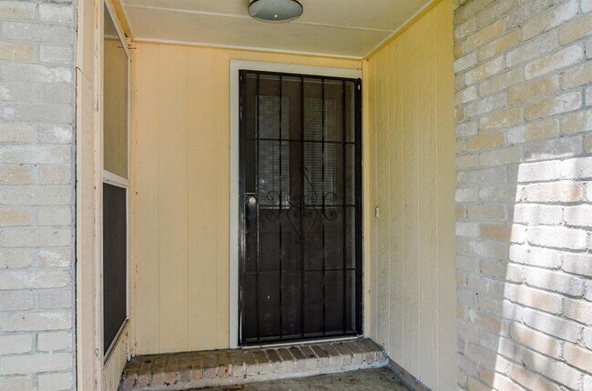 Building Photo - 1830 Freshmeadow Dr