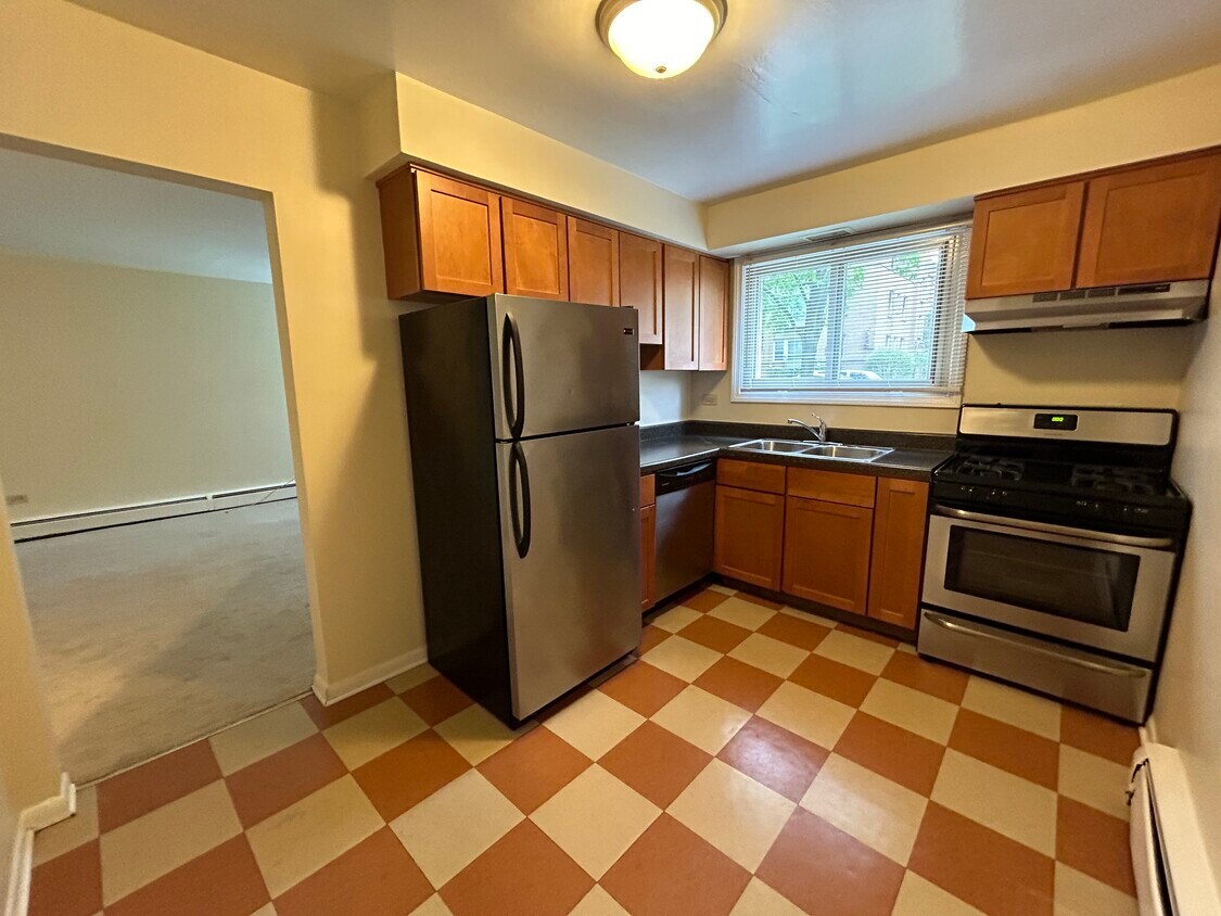Primary Photo - 816 W Seward Rd