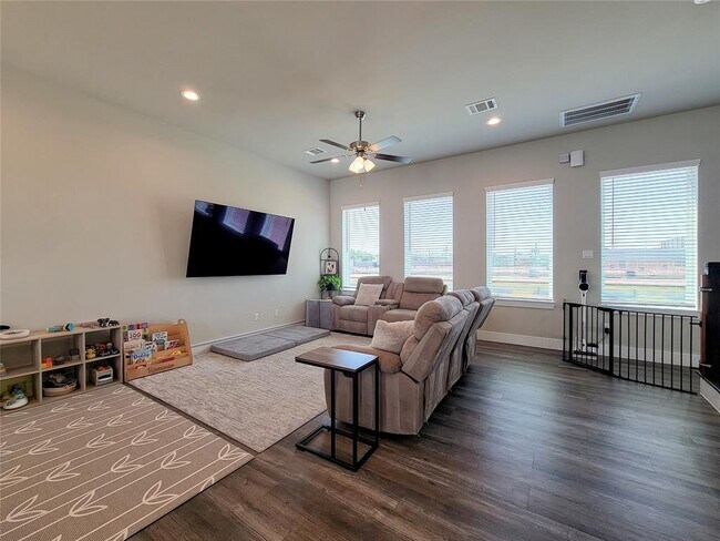 Building Photo - 1741 Cove Cres Ct