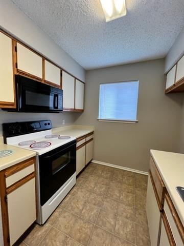 Building Photo - 4425 Hulen Cir W