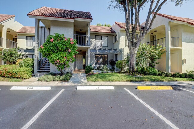 Foto del edificio - 5673 Fairway Park Dr