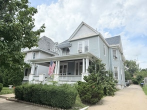 Building Photo - 316 E Locust St