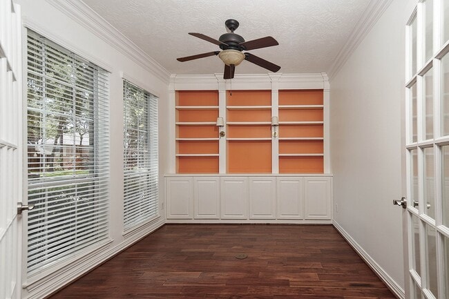 Foto del edificio - 27 Bluff Creek Pl