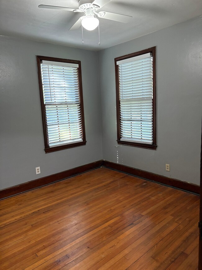Foto del edificio - 1338 Colonial Dr