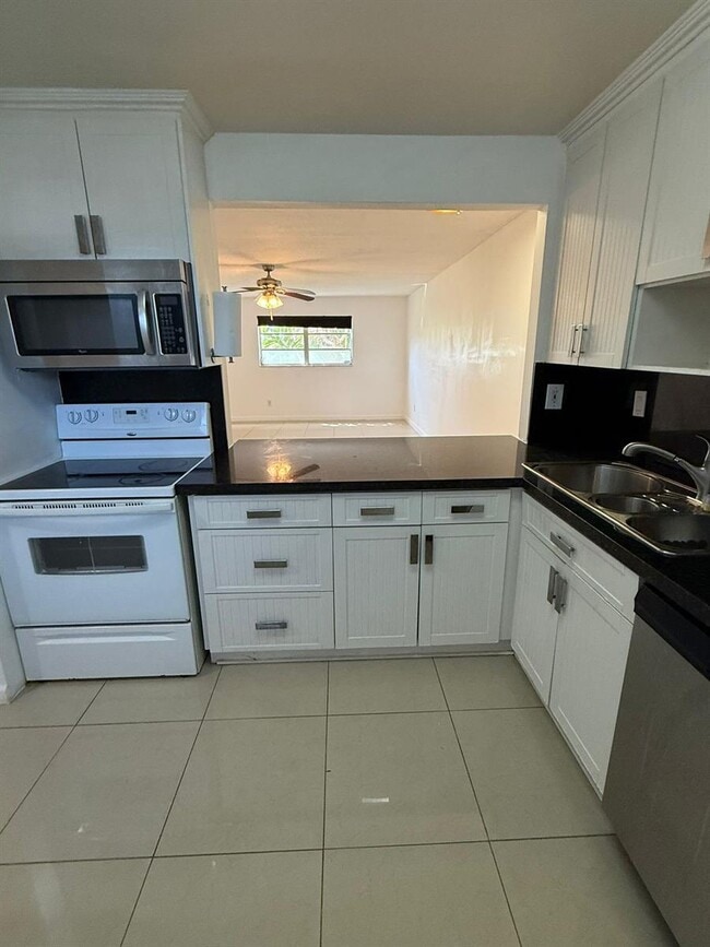 Building Photo - 2510 SW 81st Ave