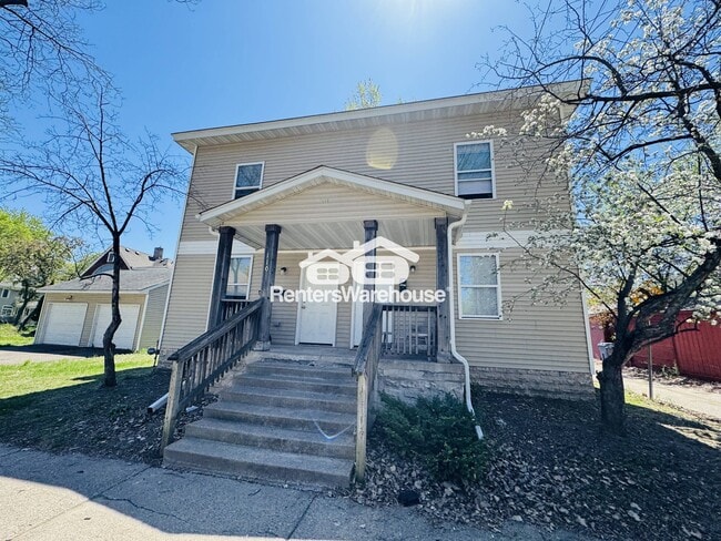 Building Photo - 1109 17th Ave N