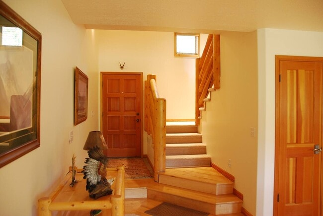 Building Photo - 2410 Deer Lake Dr