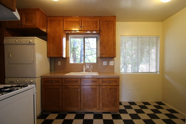 Building Photo - 54 N Parkwood Ave