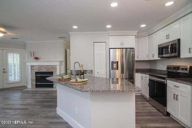 Building Photo - 200 Ironwood Dr
