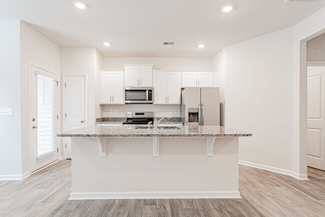 Foto del edificio - Price Improvement! Townhome in Greer! Conv...