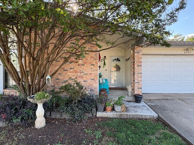 Building Photo - Great 3-bed 2-bath Home Birdville ISD *New...