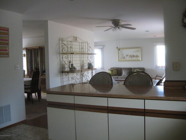 kitchen peninsula into family room - 2403 Shore Haven Ct