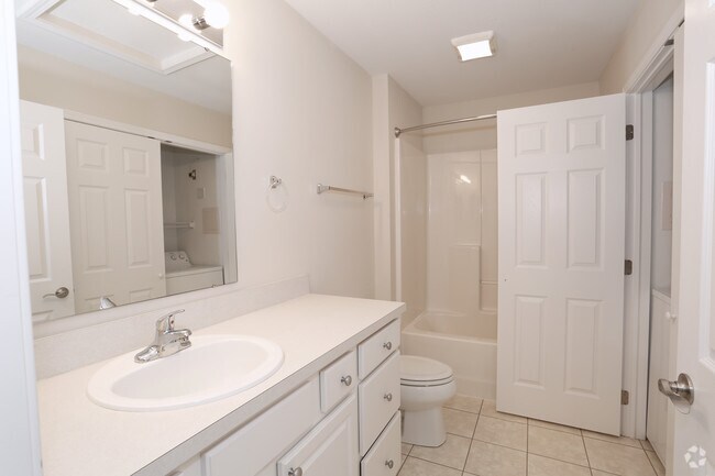 The Vicksburg - Baño - Cherry Hill