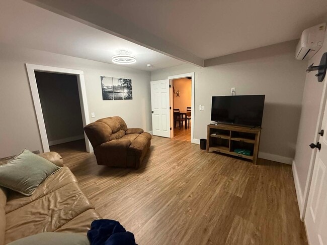 Building Photo - 234 Creekside Dr