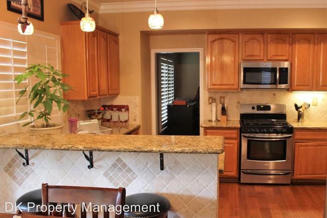 Building Photo - 4 br, 2.5 bath House - 5363 Swindon Rd