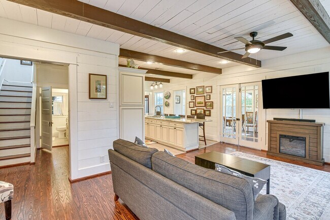 Foto del edificio - 5313 Palm Dr