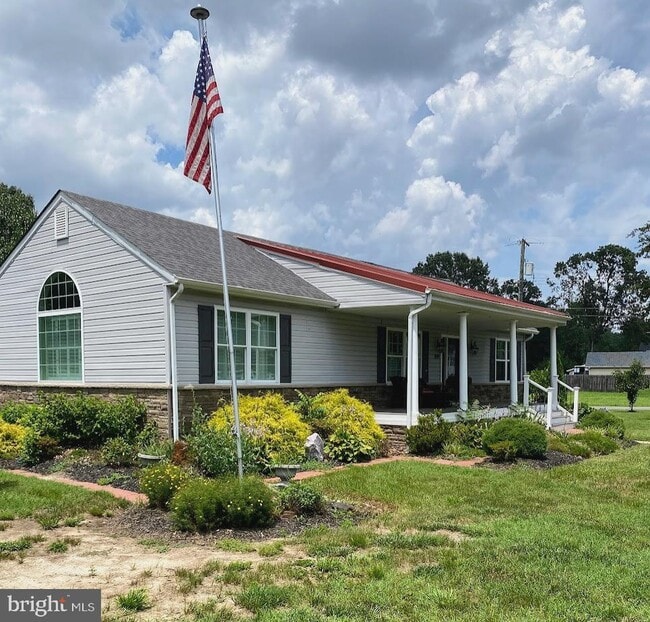 Building Photo - 999 Shoreland Dr