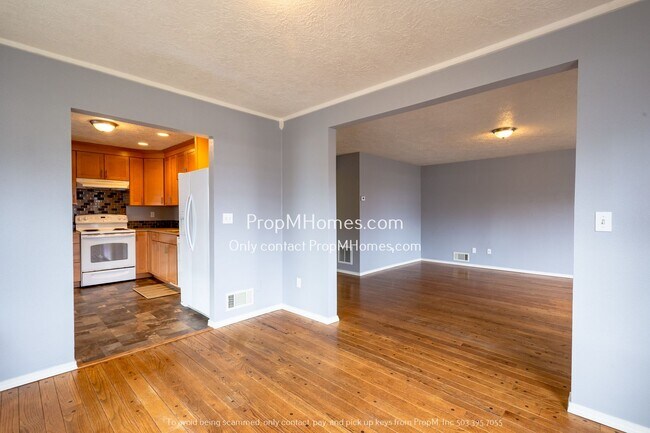 Foto del edificio - Rare Find - 3 Bedroom in Cully w/ Rentable...