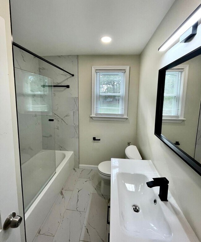 Foto del edificio - 5901 Middleton Ln