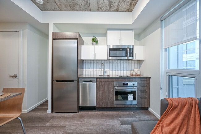 Photo du bâtiment - Private Room in Shared 2 Bed 1 Bath Apartment