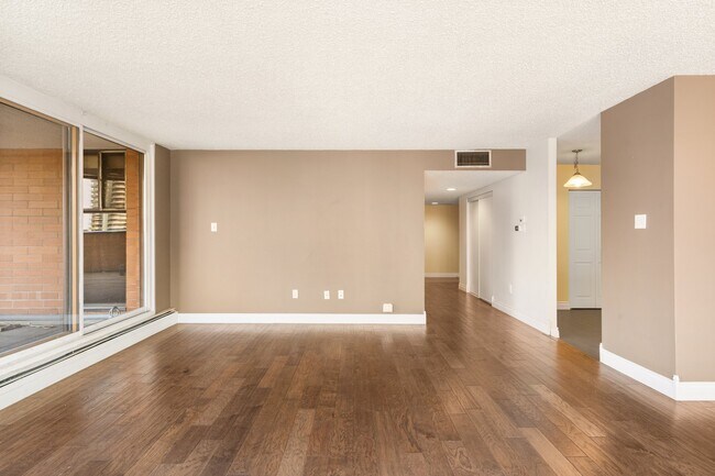 Building Photo - 1100-1100 8 Ave SW